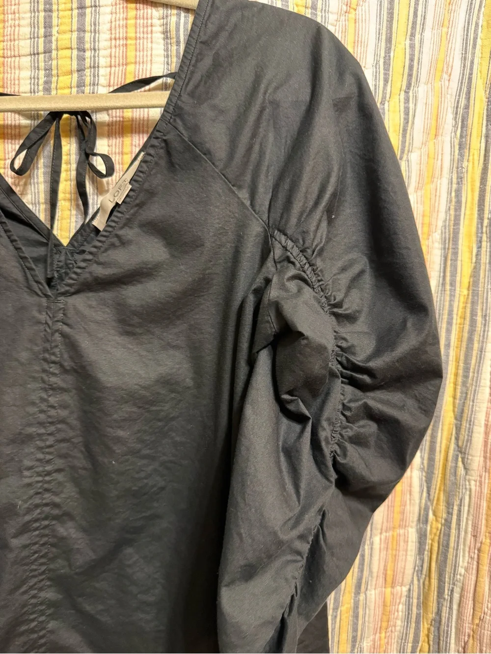 EUC LOFT Black V-Neck Puff-Sleeve Tie-Back Blouse Sz S